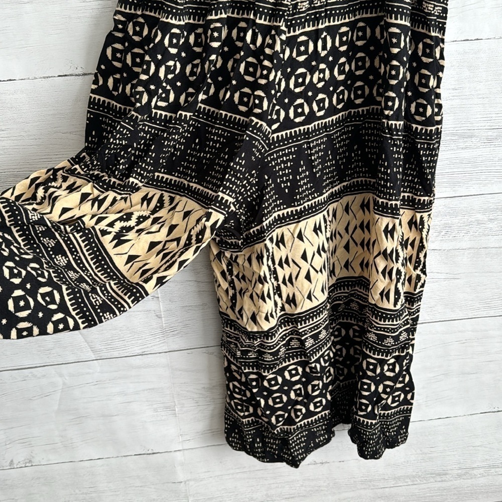 Nostalgia Patterned Capri Romper | SIZE S - Picture 7 of 10